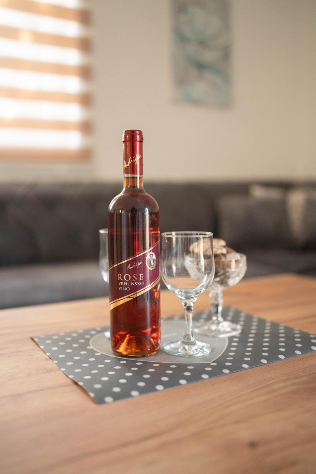 Apartmani Elegance Tuzla Eksteriør billede